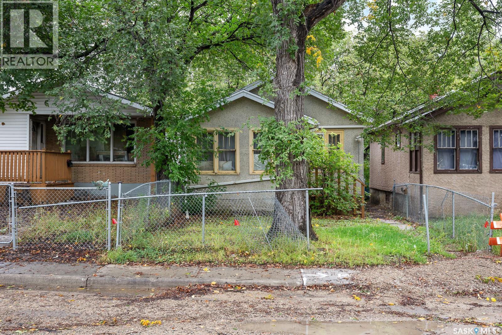 1225 King Street, Regina, Saskatchewan  S4T 4G1 - Photo 1 - SK047923