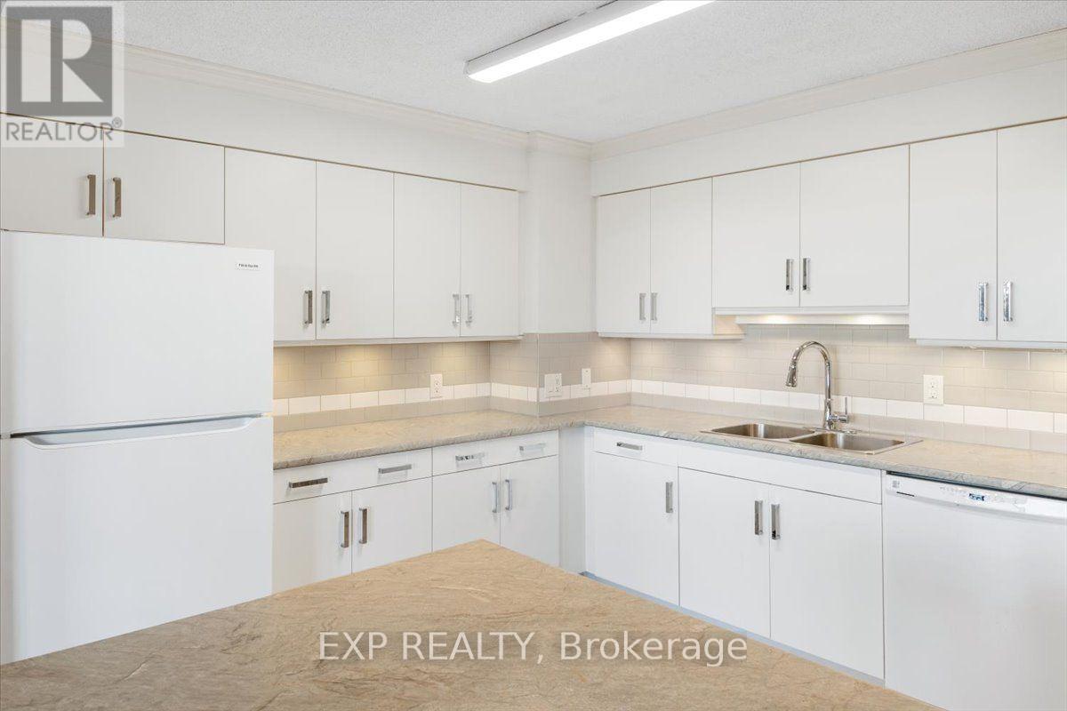 Unknown Address, ,    - Photo 17 - X13764706