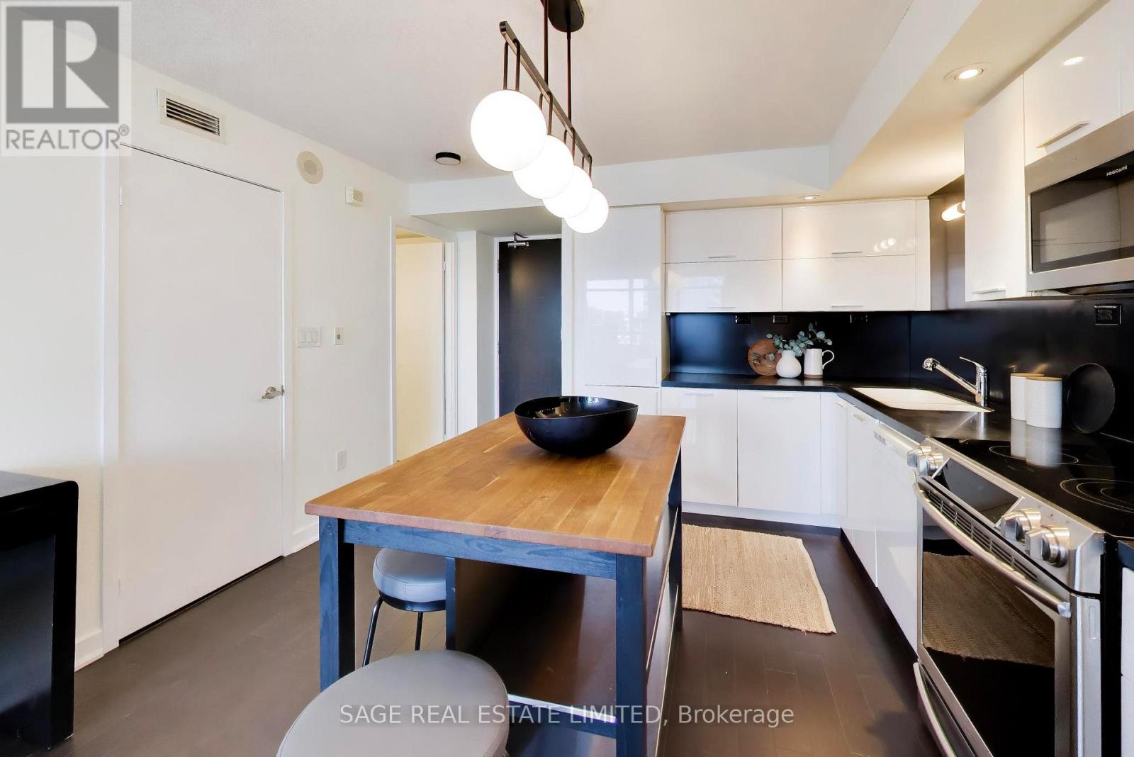 2205 - 25 Capreol Court, Toronto, Ontario  M5V 3Z7 - Photo 13 - C13764744