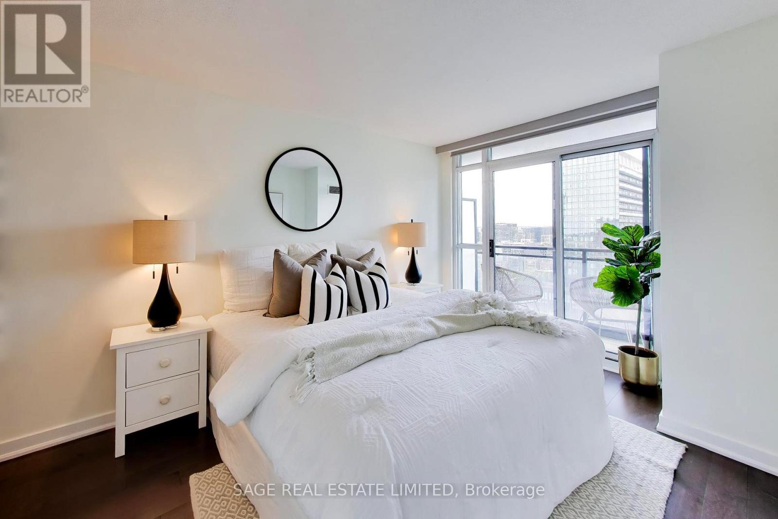 2205 - 25 Capreol Court, Toronto, Ontario  M5V 3Z7 - Photo 15 - C13764744