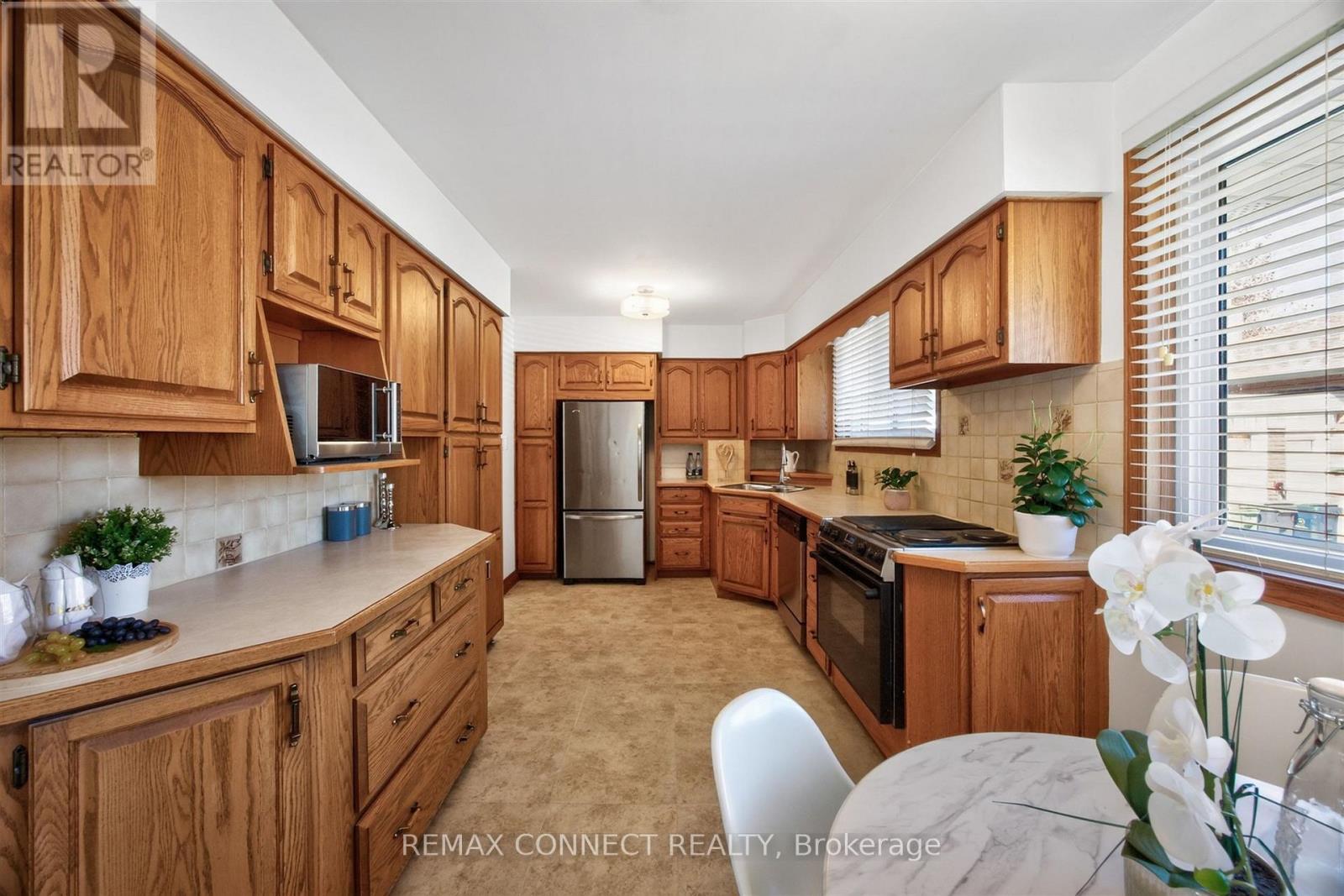 42 Bainhart Crescent, Toronto, Ontario  M1H 2R3 - Photo 10 - E13764864
