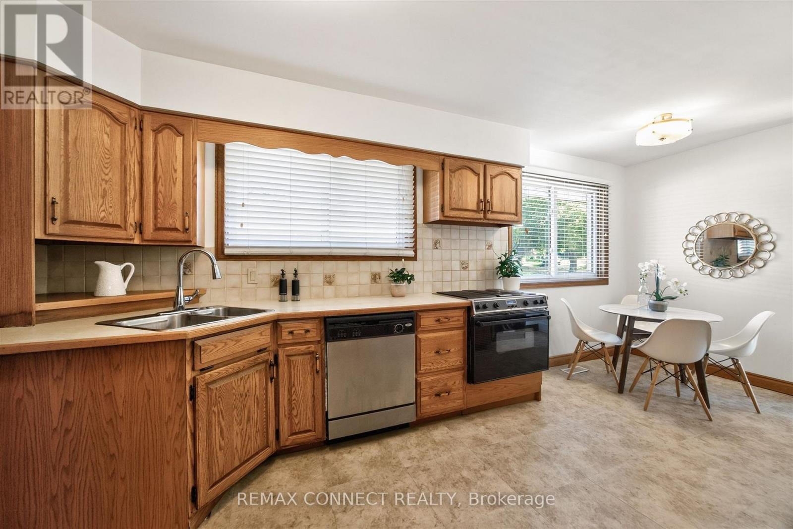 42 Bainhart Crescent, Toronto, Ontario  M1H 2R3 - Photo 11 - E13764864