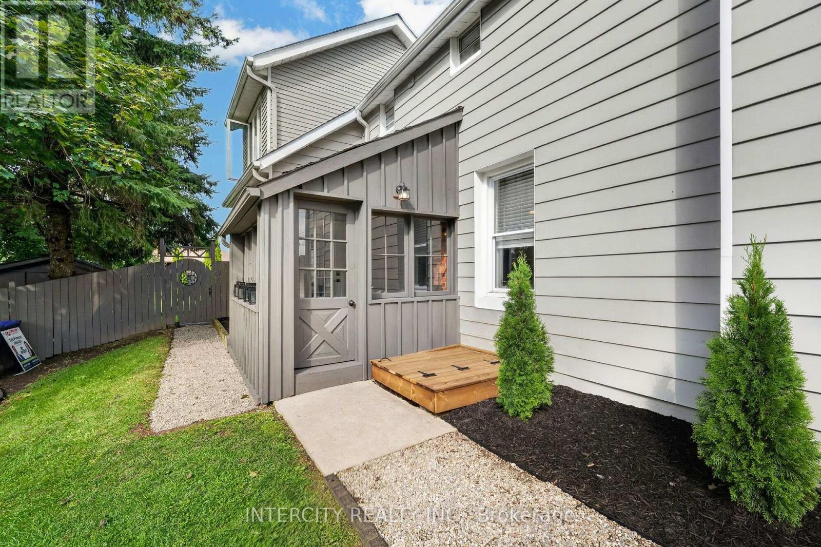 98 Essa Street, Bradford West Gwillimbury (Bradford), Ontario  L3Z 1P4 - Photo 4 - N13764666