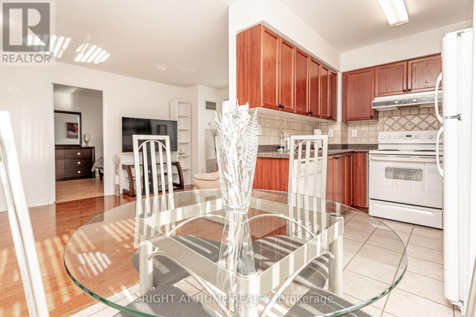 1010 - 23 Oneida Crescent, Richmond Hill (Langstaff), Ontario  L4B 0A2 - Photo 16 - N13764730
