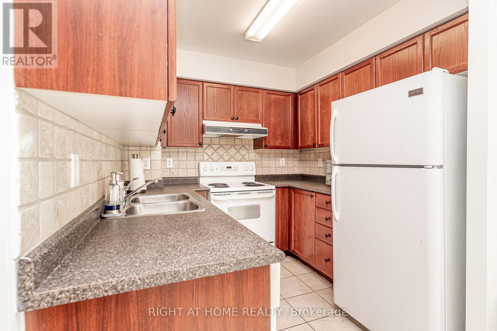 1010 - 23 Oneida Crescent, Richmond Hill (Langstaff), Ontario  L4B 0A2 - Photo 17 - N13764730