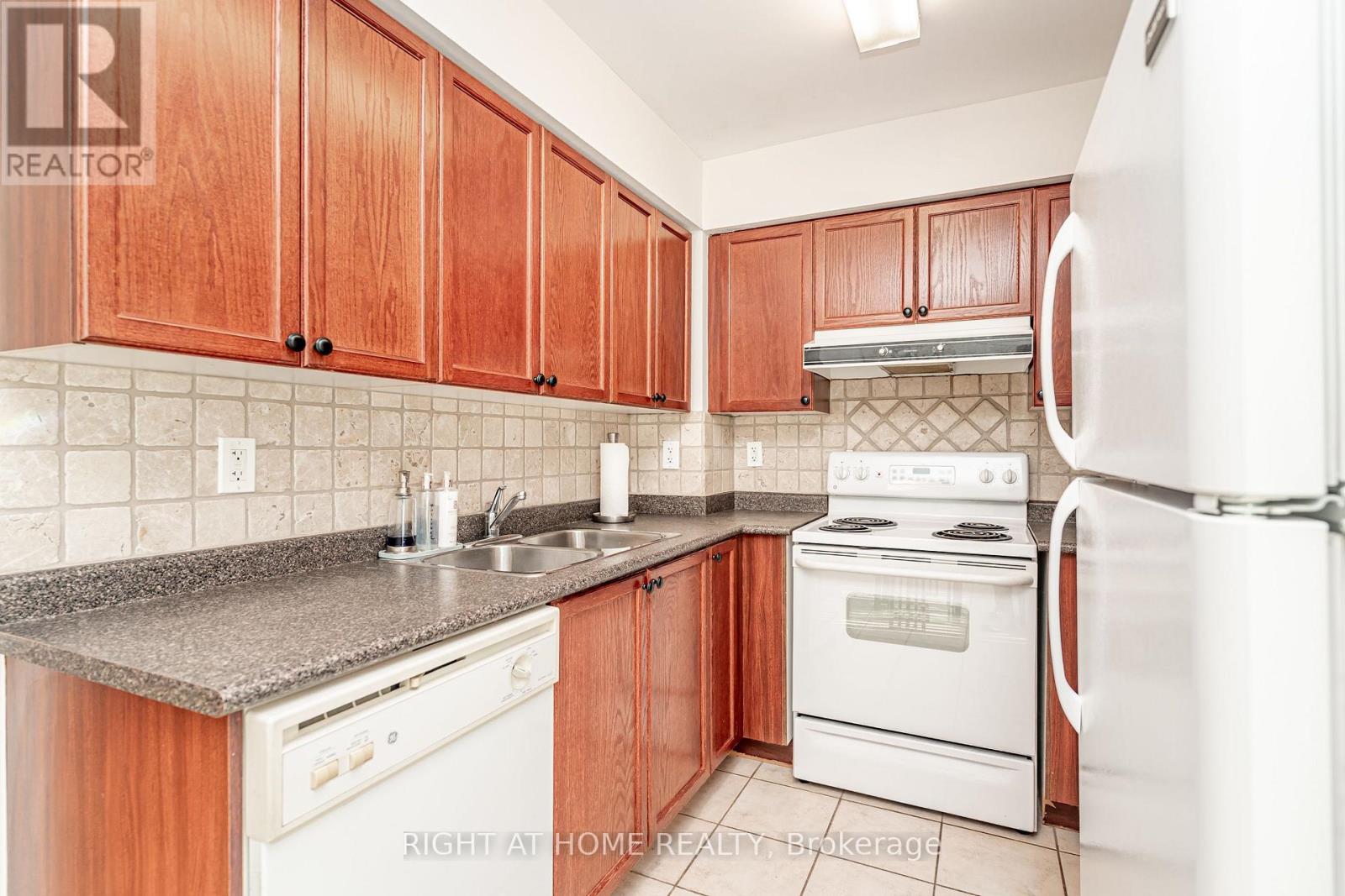 1010 - 23 Oneida Crescent, Richmond Hill (Langstaff), Ontario  L4B 0A2 - Photo 19 - N13764730