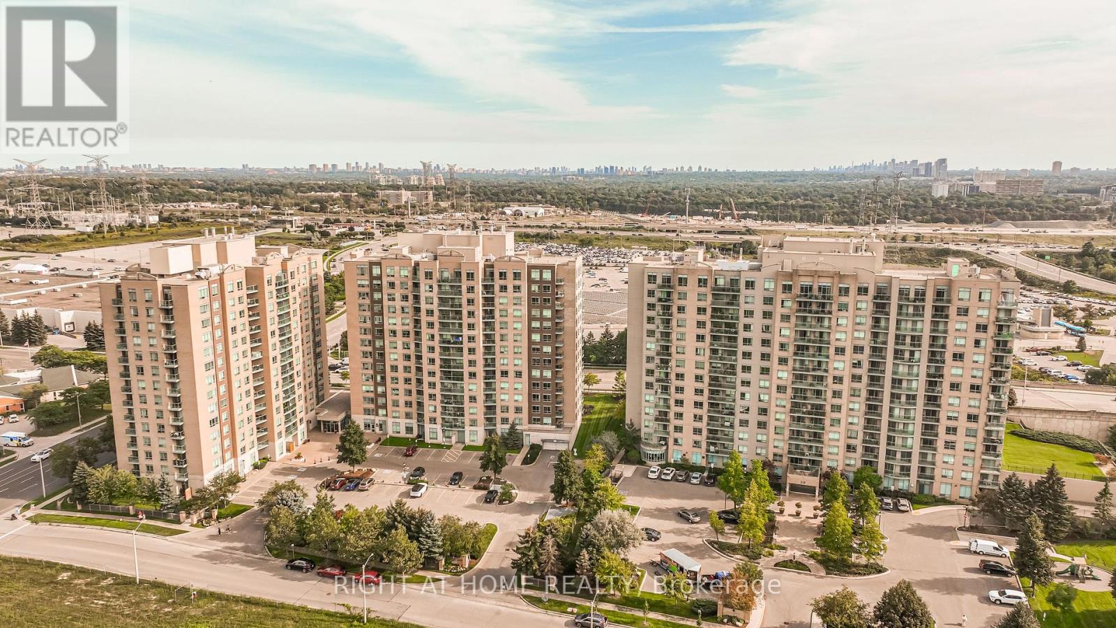 1010 - 23 Oneida Crescent, Richmond Hill (Langstaff), Ontario  L4B 0A2 - Photo 4 - N13764730