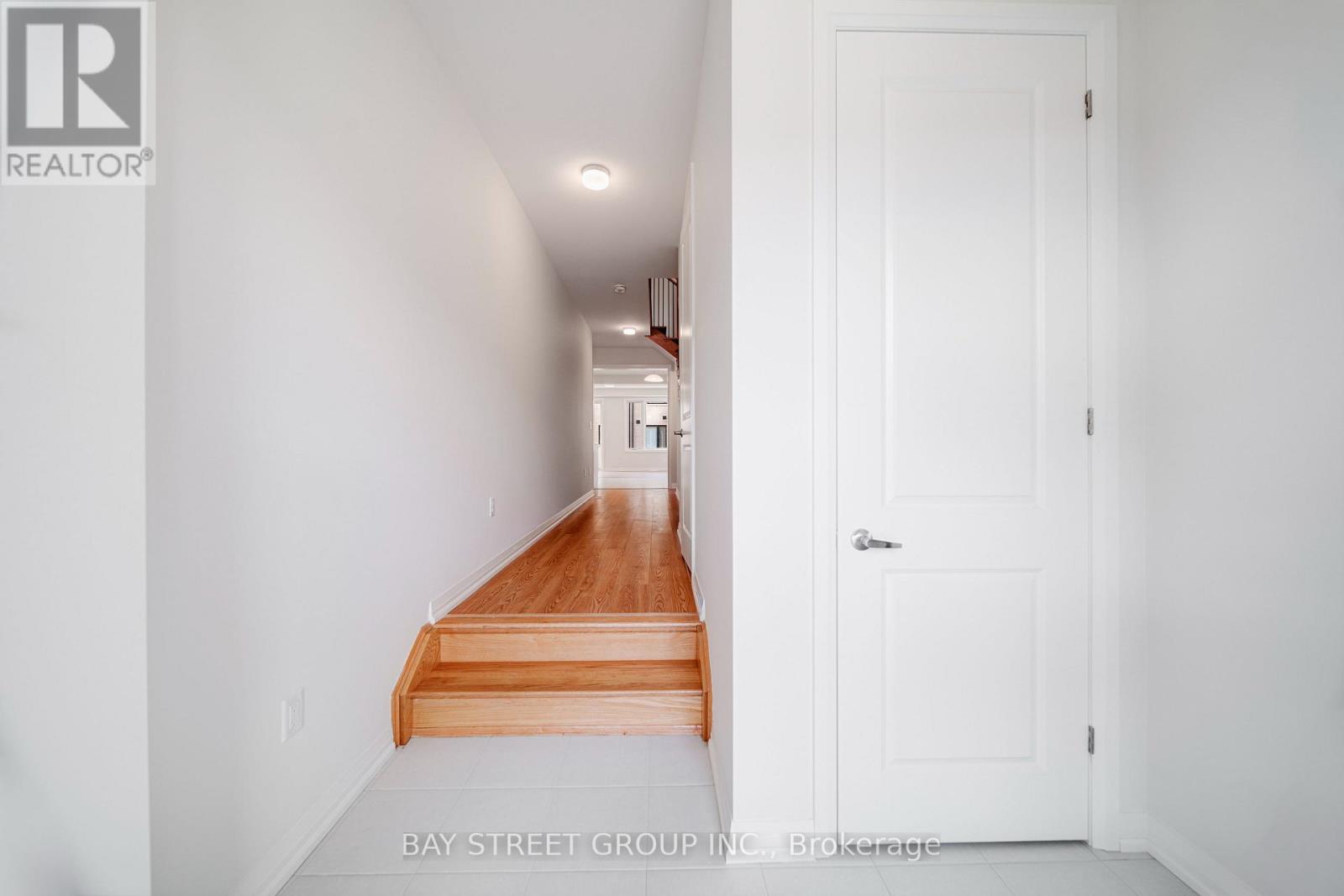 219 Hook Drive, Richmond Hill, Ontario  L4S 2P3 - Photo 4 - N13764842