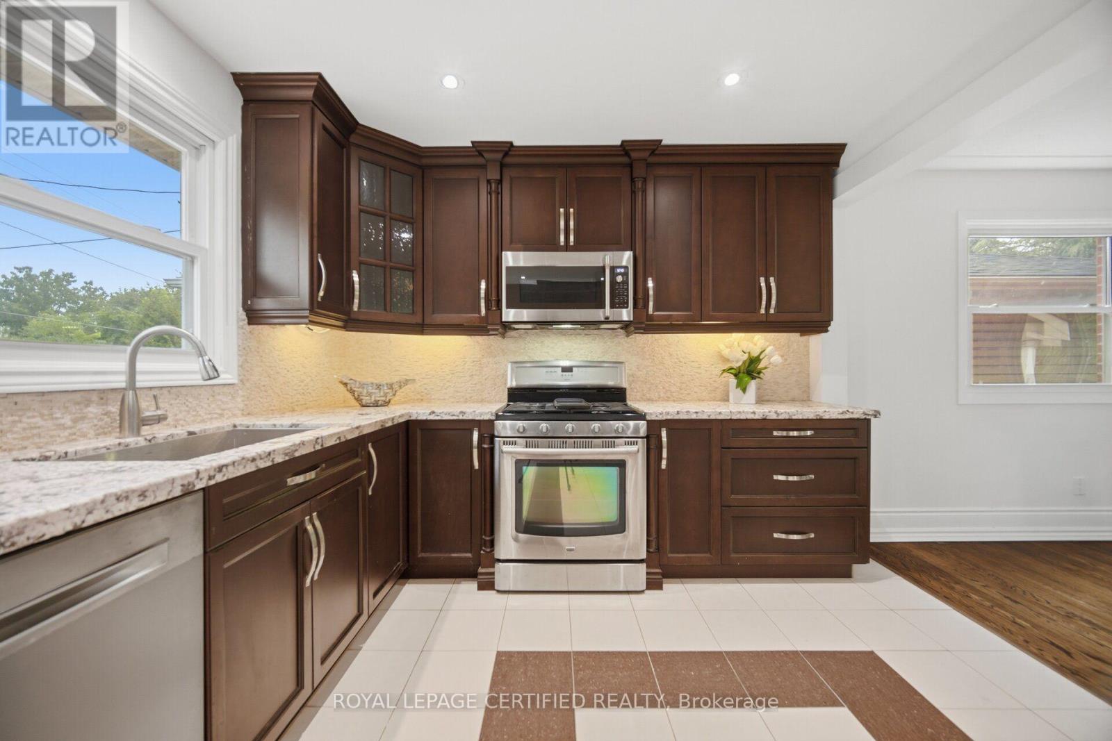 3490 Rexway Drive, Burlington, Ontario  L7N 2L6 - Photo 11 - W13764714