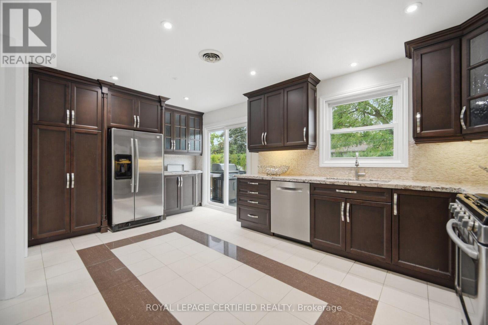 3490 Rexway Drive, Burlington, Ontario  L7N 2L6 - Photo 12 - W13764714
