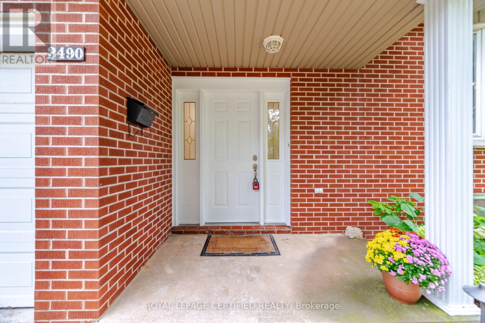 3490 Rexway Drive, Burlington, Ontario  L7N 2L6 - Photo 2 - W13764714