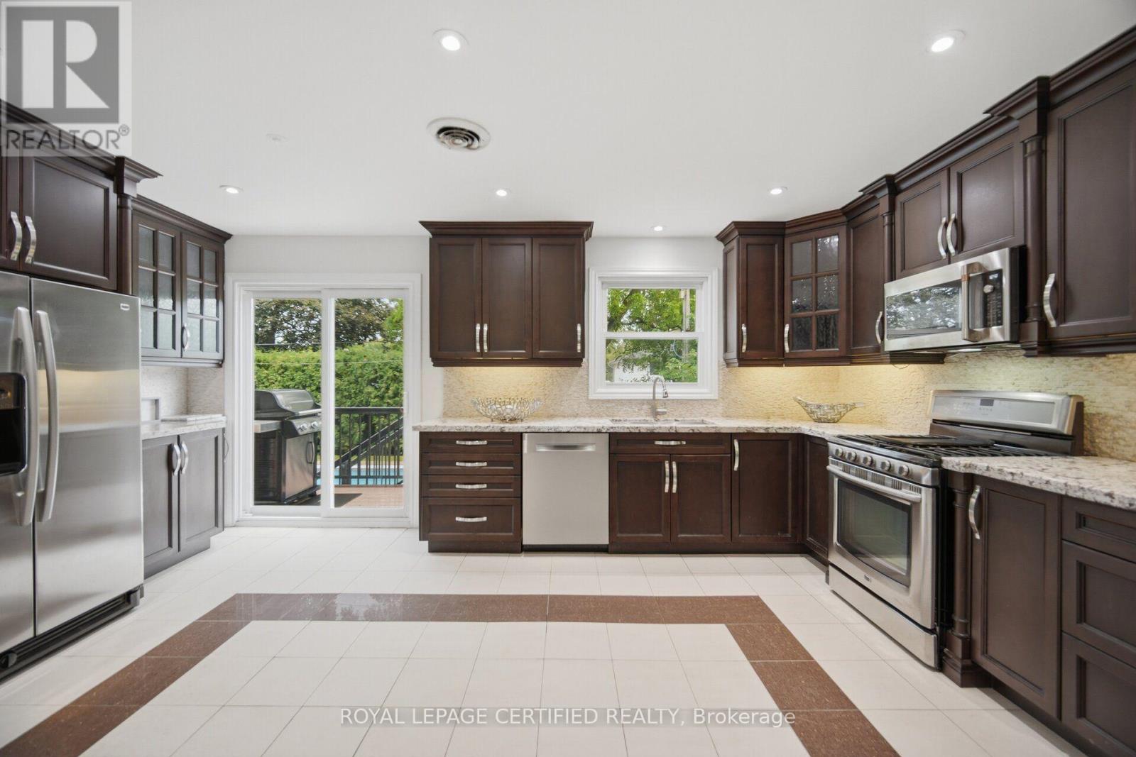 3490 Rexway Drive, Burlington, Ontario  L7N 2L6 - Photo 9 - W13764714