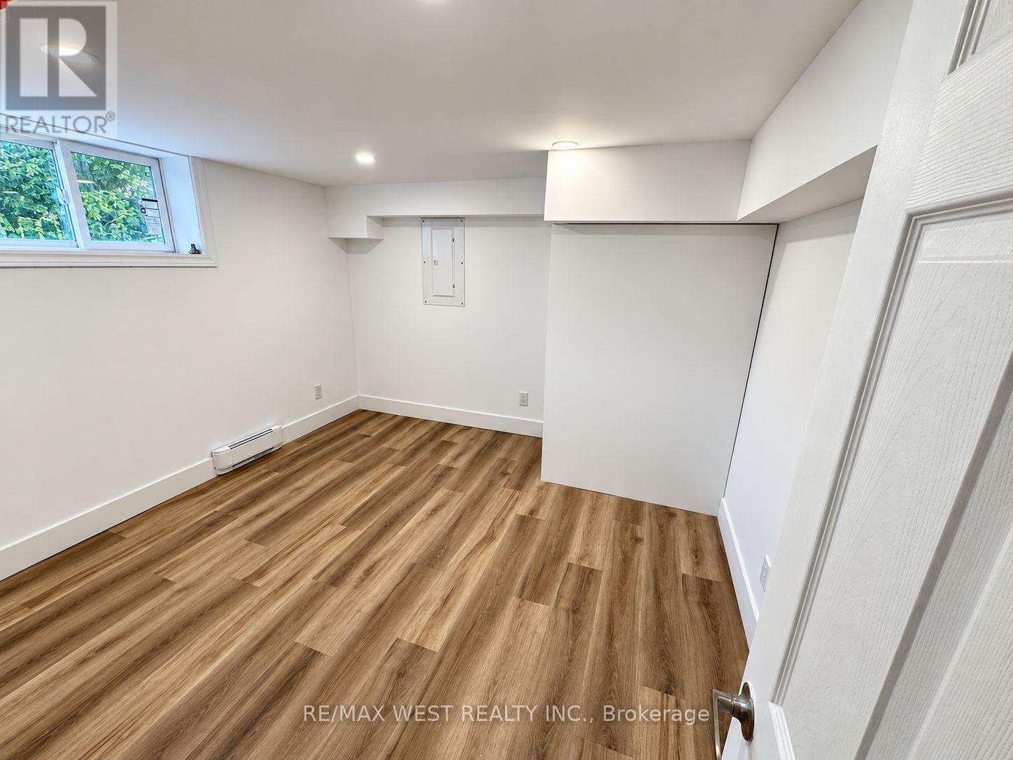 Lower Level - 533 Courtland Avenue E, Kitchener, Ontario  N2G 2W9 - Photo 11 - X13764776