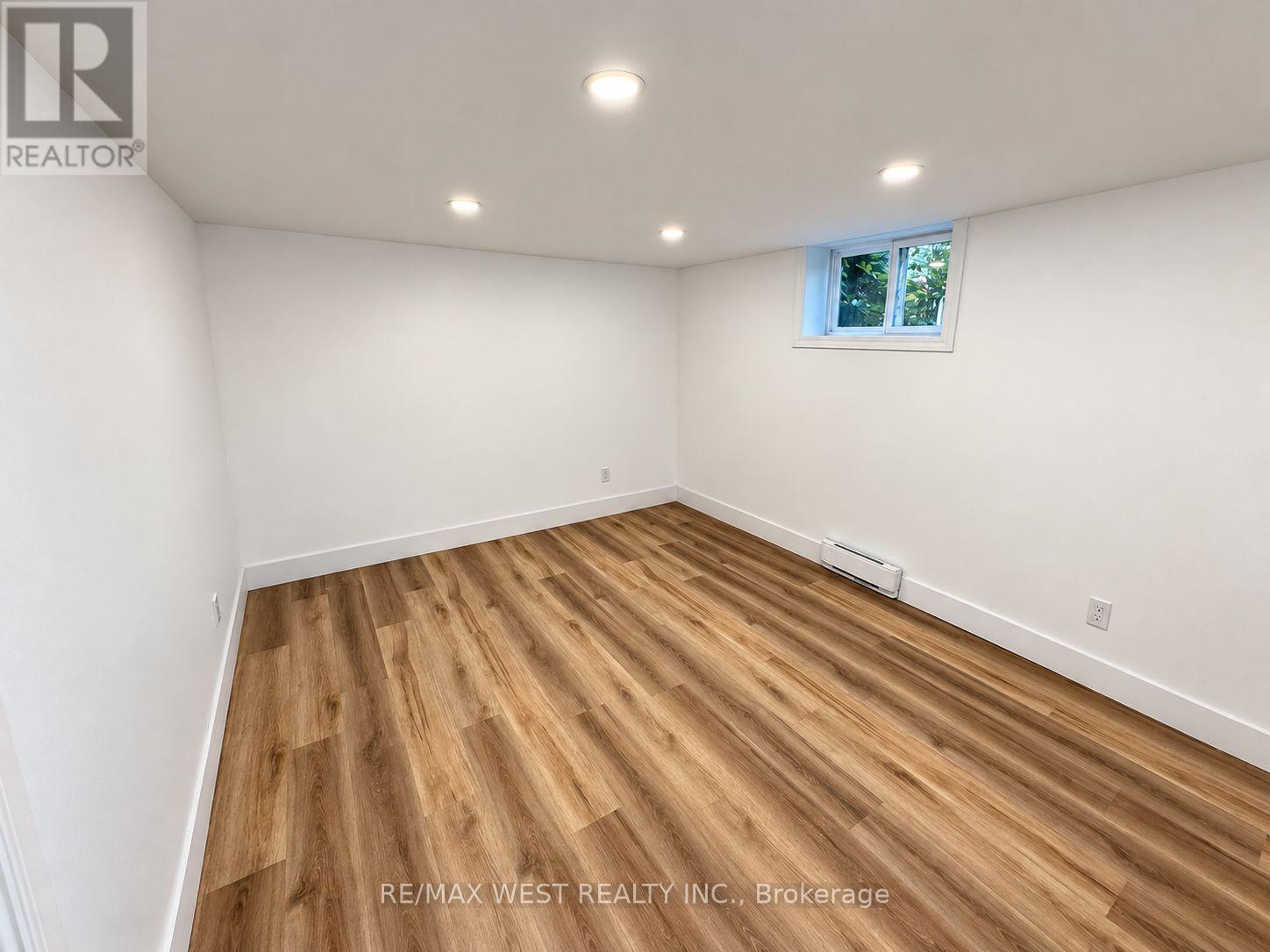 Lower Level - 533 Courtland Avenue E, Kitchener, Ontario  N2G 2W9 - Photo 6 - X13764776