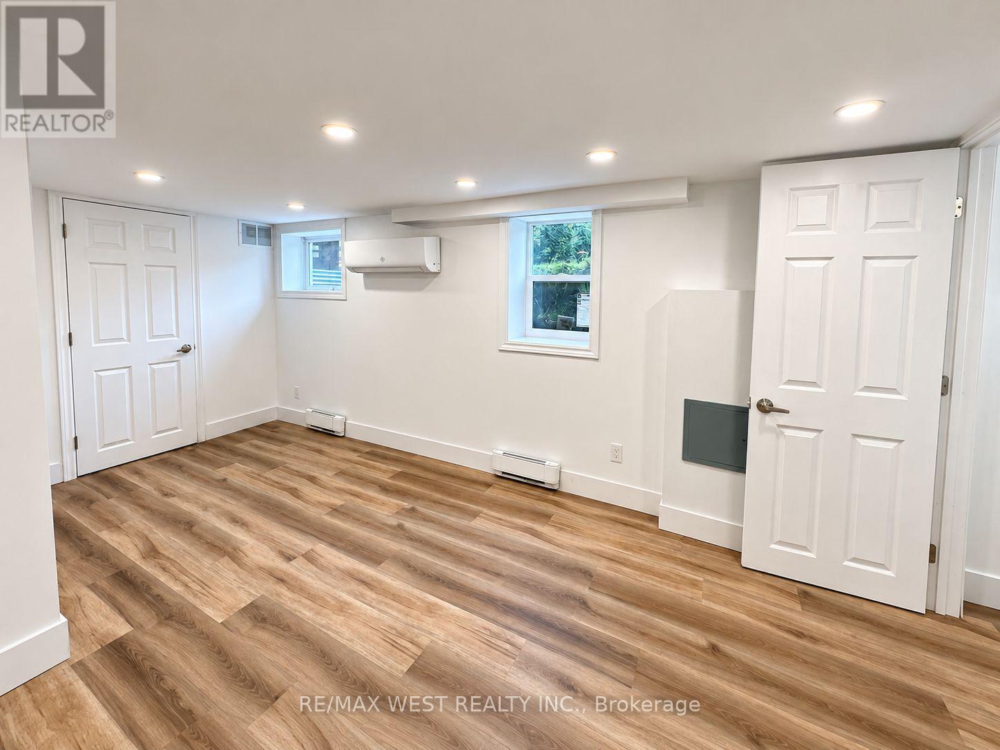 Lower Level - 533 Courtland Avenue E, Kitchener, Ontario  N2G 2W9 - Photo 4 - X13764776