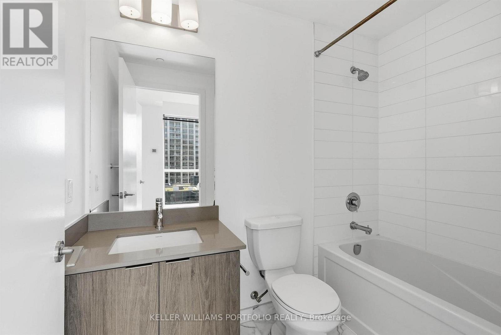 1009 - 50 Bruyeres Mews, Toronto, Ontario  M5V 0H8 - Photo 25 - C13759530