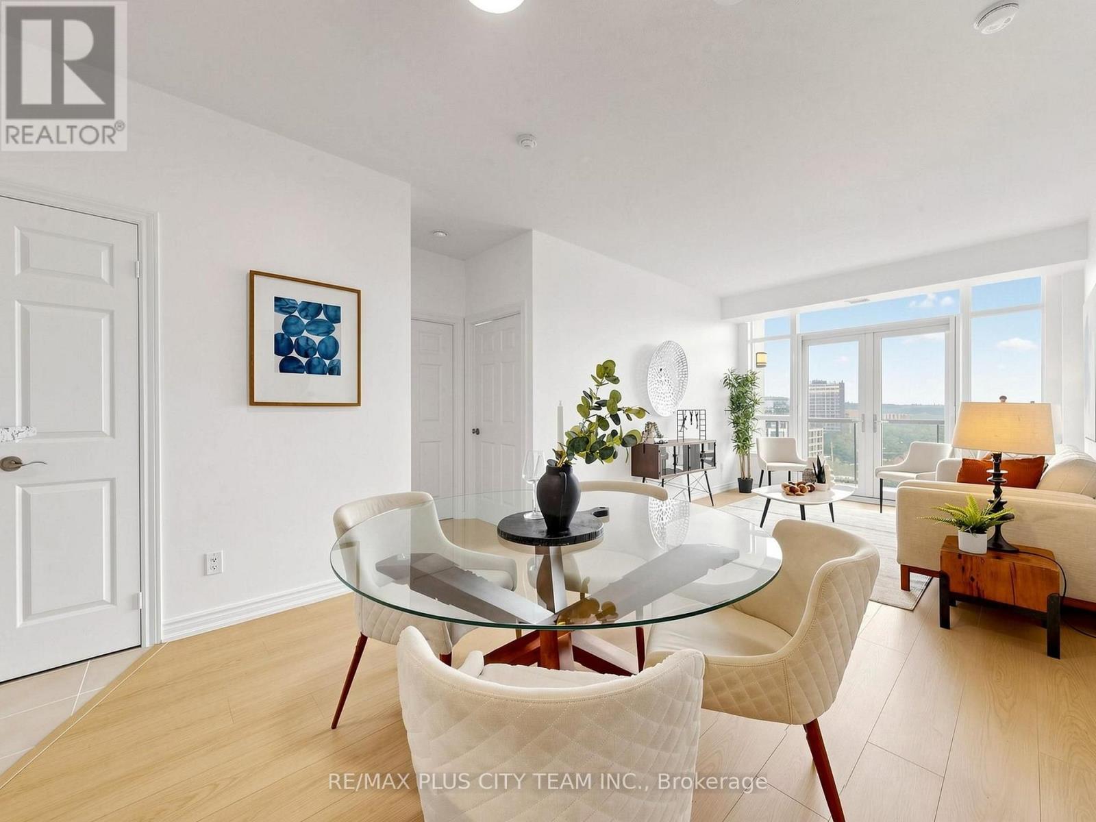 1009 - 1135 ROYAL YORK ROAD, Toronto, Ontario