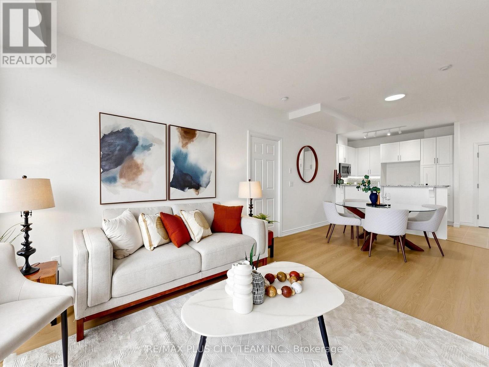 1009 - 1135 Royal York Road, Toronto, Ontario  M9A 0C3 - Photo 4 - W13584018