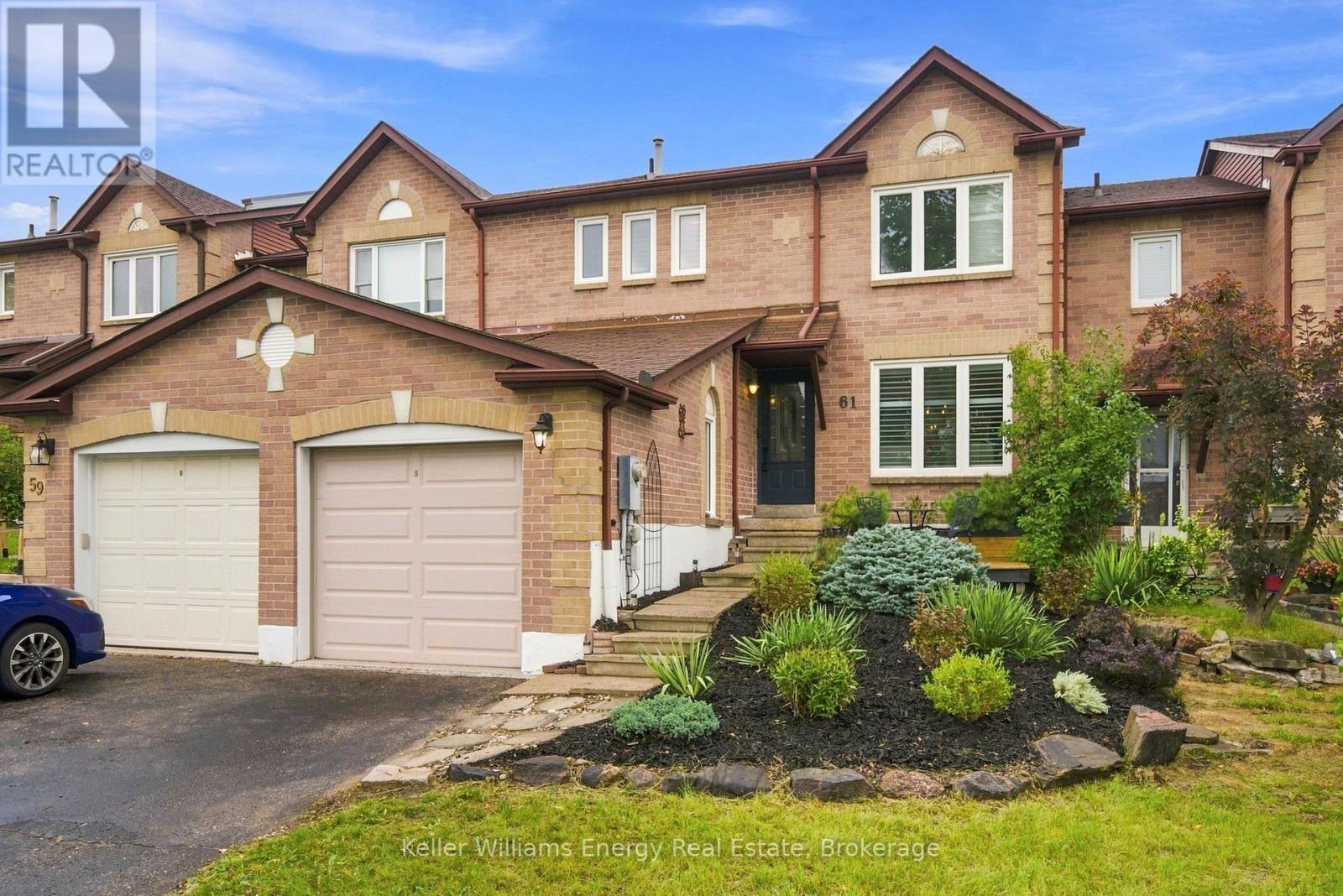 61 Fernbank Place, Whitby, Ontario  L1R 1T1 - Photo 2 - E13765116