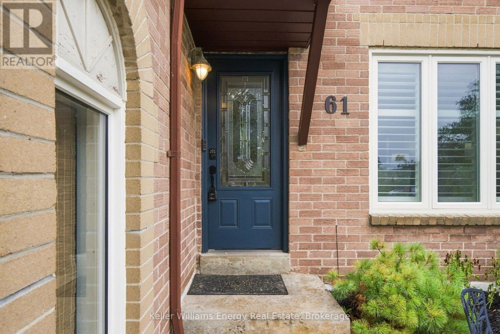 61 Fernbank Place, Whitby, Ontario  L1R 1T1 - Photo 3 - E13765116