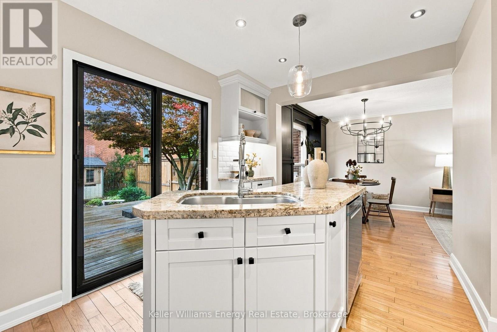 61 Fernbank Place, Whitby, Ontario  L1R 1T1 - Photo 6 - E13765116