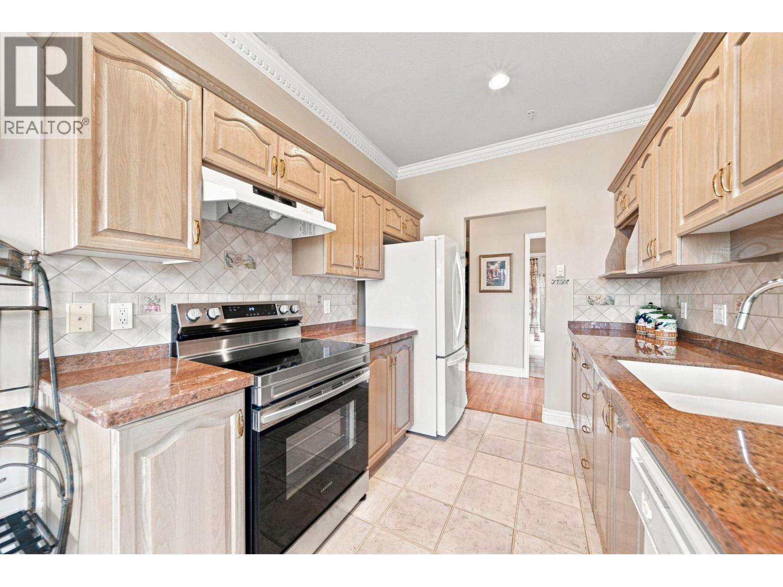 302 3176 Plateau Boulevard, Coquitlam, British Columbia  V3E 3J2 - Photo 15 - R3163114