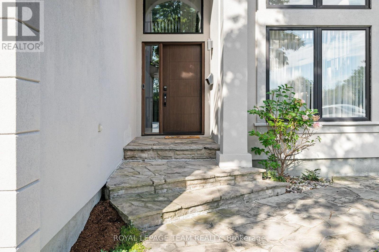 55 Witherspoon Crescent, Ottawa, Ontario  K2K 3L7 - Photo 2 - X13765018