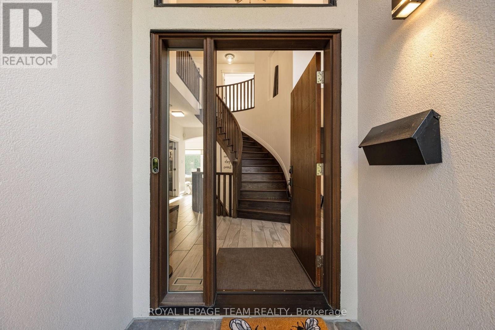 55 Witherspoon Crescent, Ottawa, Ontario  K2K 3L7 - Photo 3 - X13765018