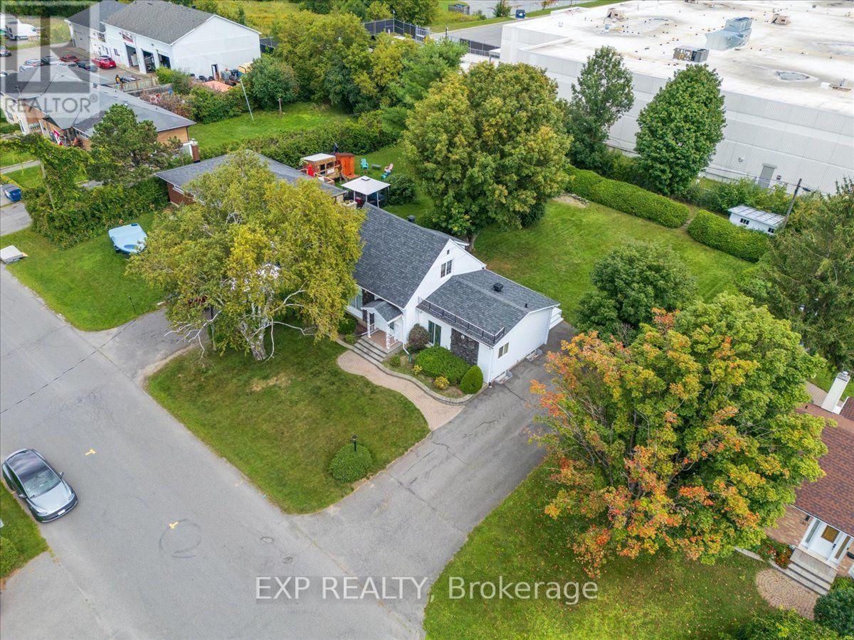 1359 Marchand Street, Ottawa, Ontario  K1B 3N7 - Photo 1 - X13765288