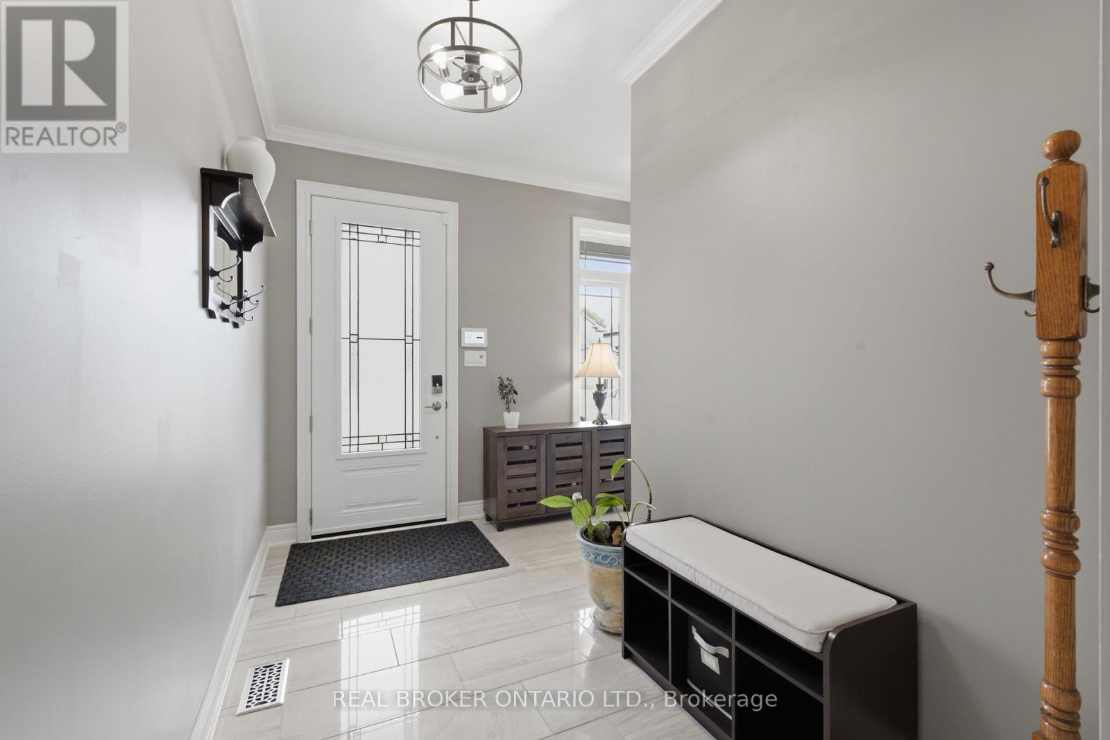 7002 Optimist Lane, Niagara Falls, Ontario  L2E 0B1 - Photo 2 - X13765172