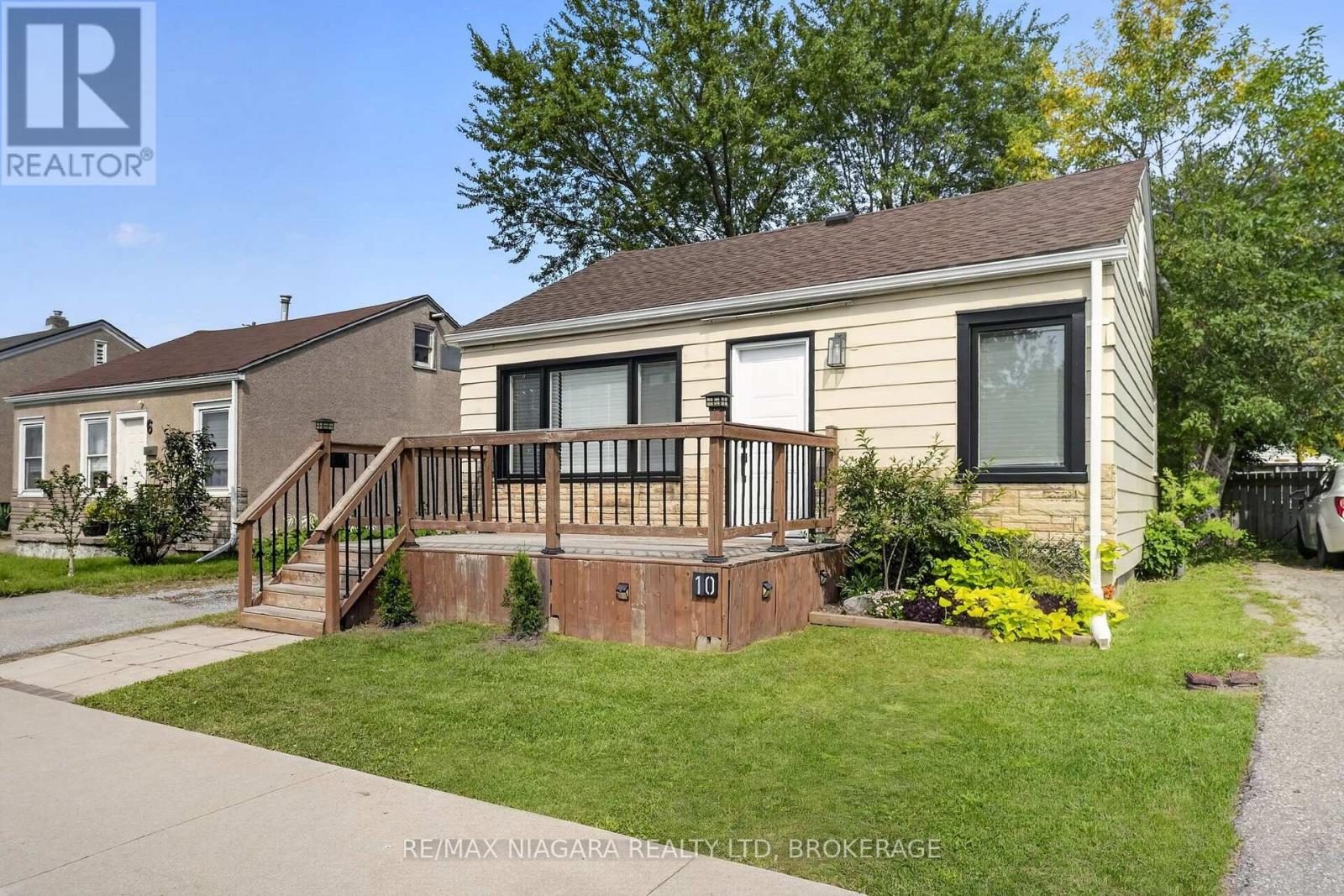 10 Churchill Avenue, Welland, Ontario  L3B 4Y5 - Photo 2 - X13765180