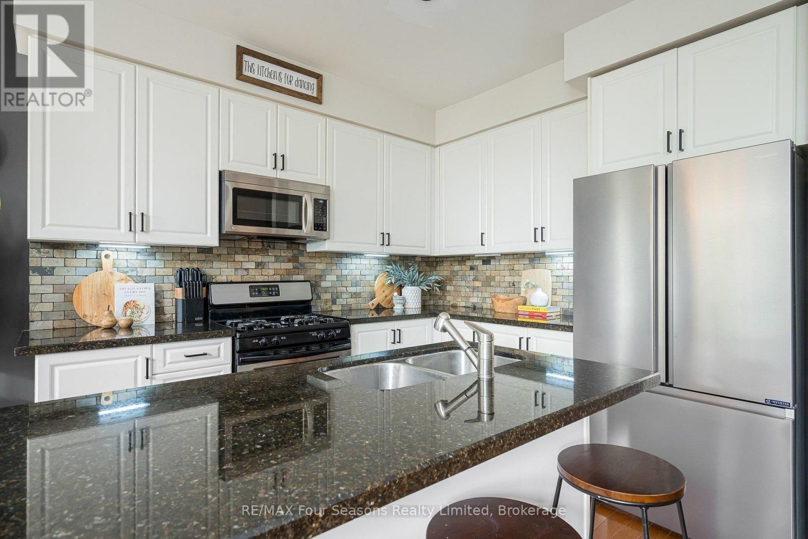 32 Christy Drive, Wasaga Beach, Ontario  L9Z 1C9 - Photo 11 - S13764966