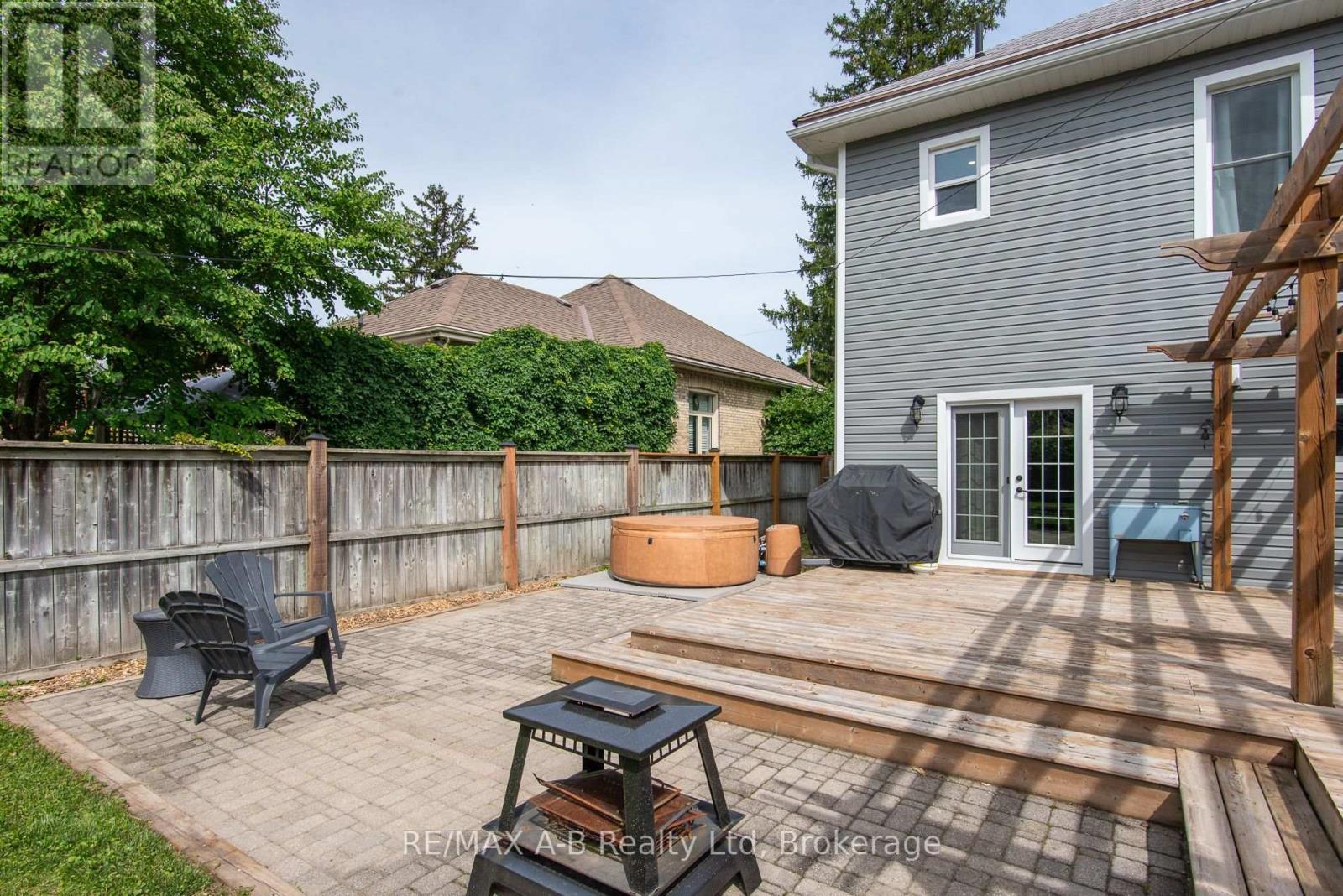 69 Louise Street, Stratford, Ontario  N5A 2E3 - Photo 10 - X13765174