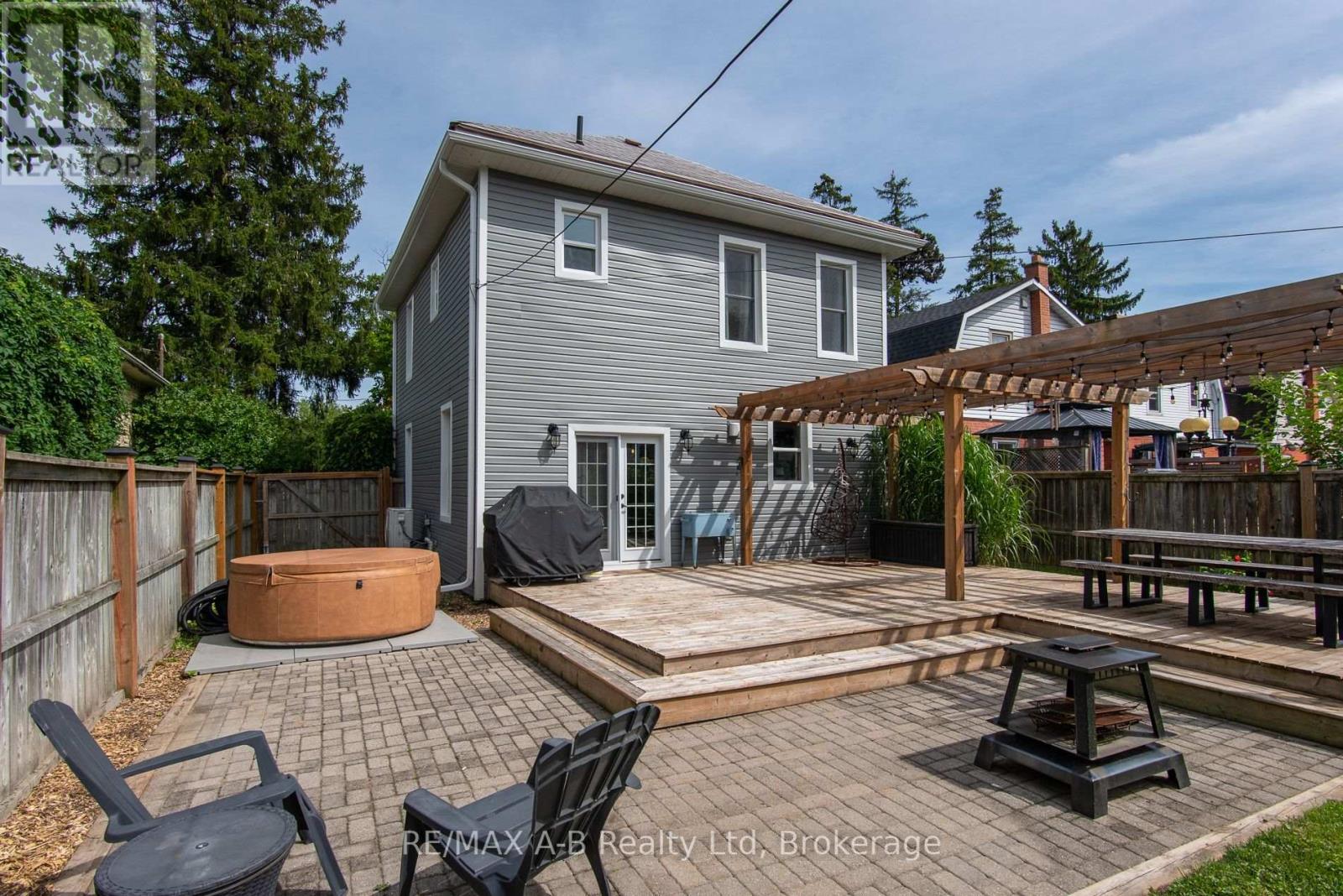 69 Louise Street, Stratford, Ontario  N5A 2E3 - Photo 11 - X13765174