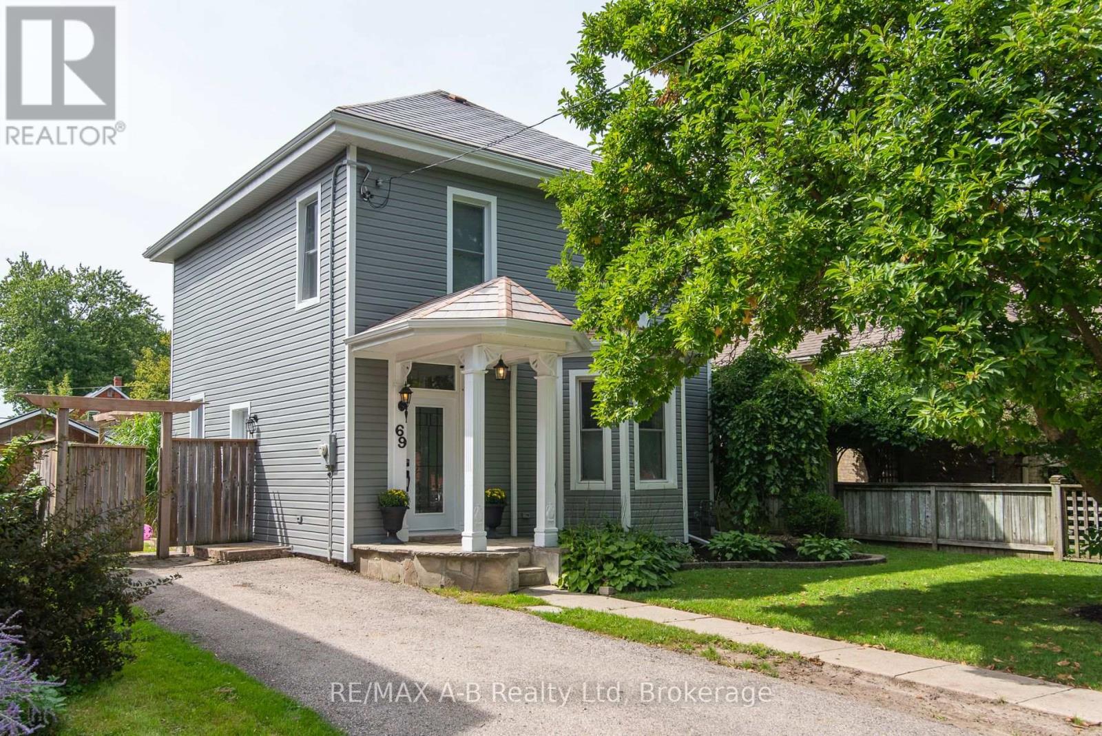 69 Louise Street, Stratford, Ontario  N5A 2E3 - Photo 2 - X13765174