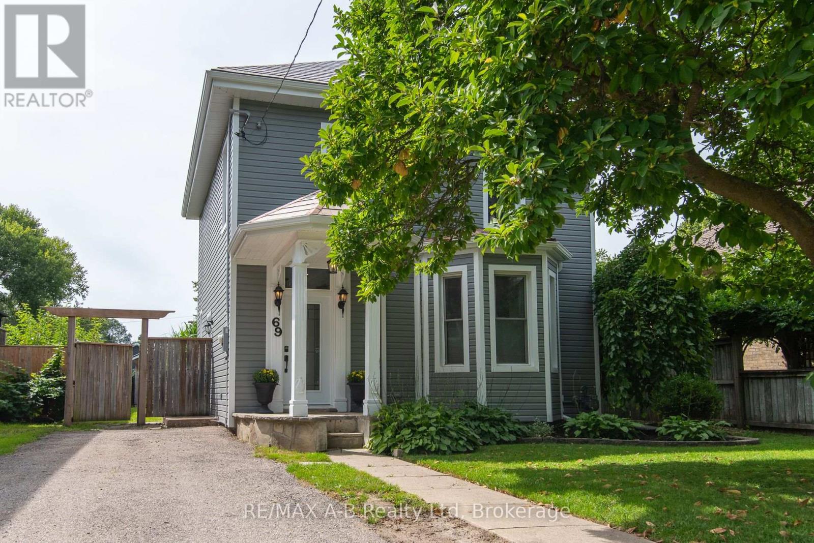 69 Louise Street, Stratford, Ontario  N5A 2E3 - Photo 3 - X13765174