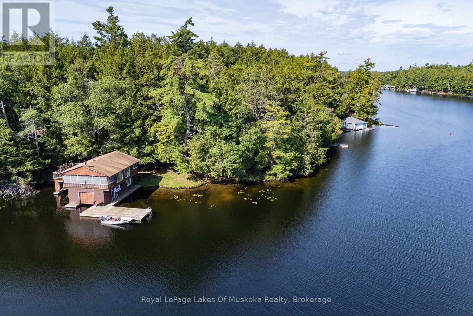 2115 LAKE MUSKOKA, Muskoka Lakes, Ontario