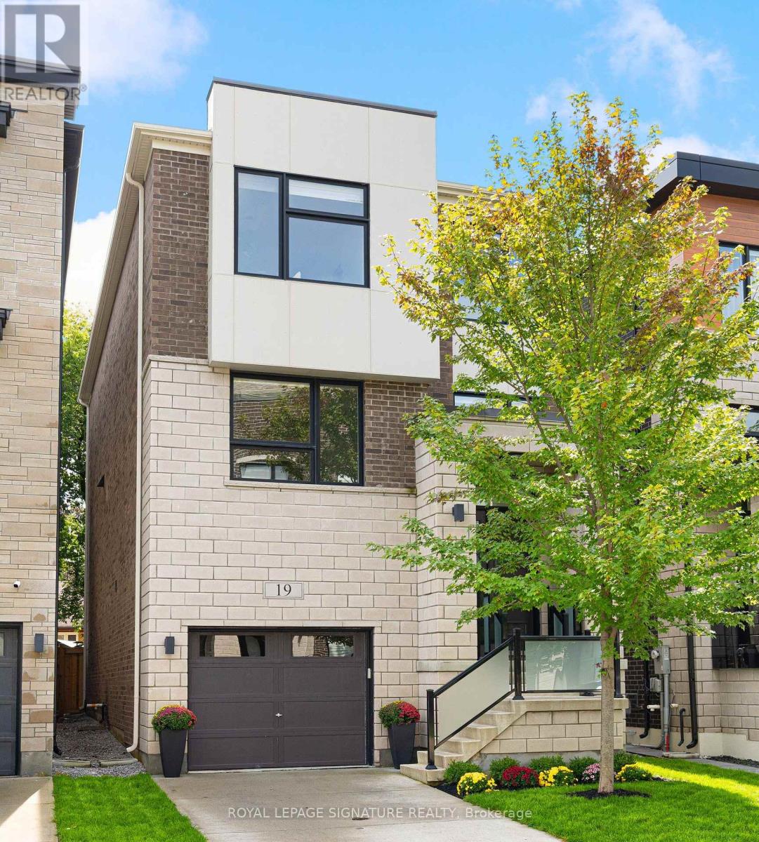 19 HOLLYHOCK COURT, Toronto, Ontario