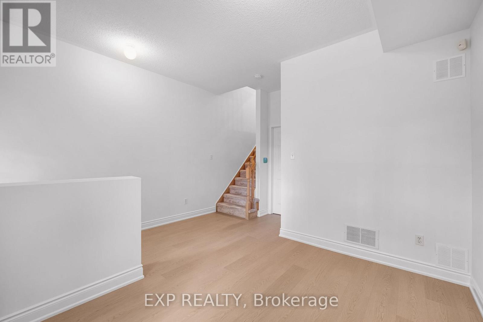 144 Bartley Drive, Toronto, Ontario  M4A 1C5 - Photo 8 - C13765002