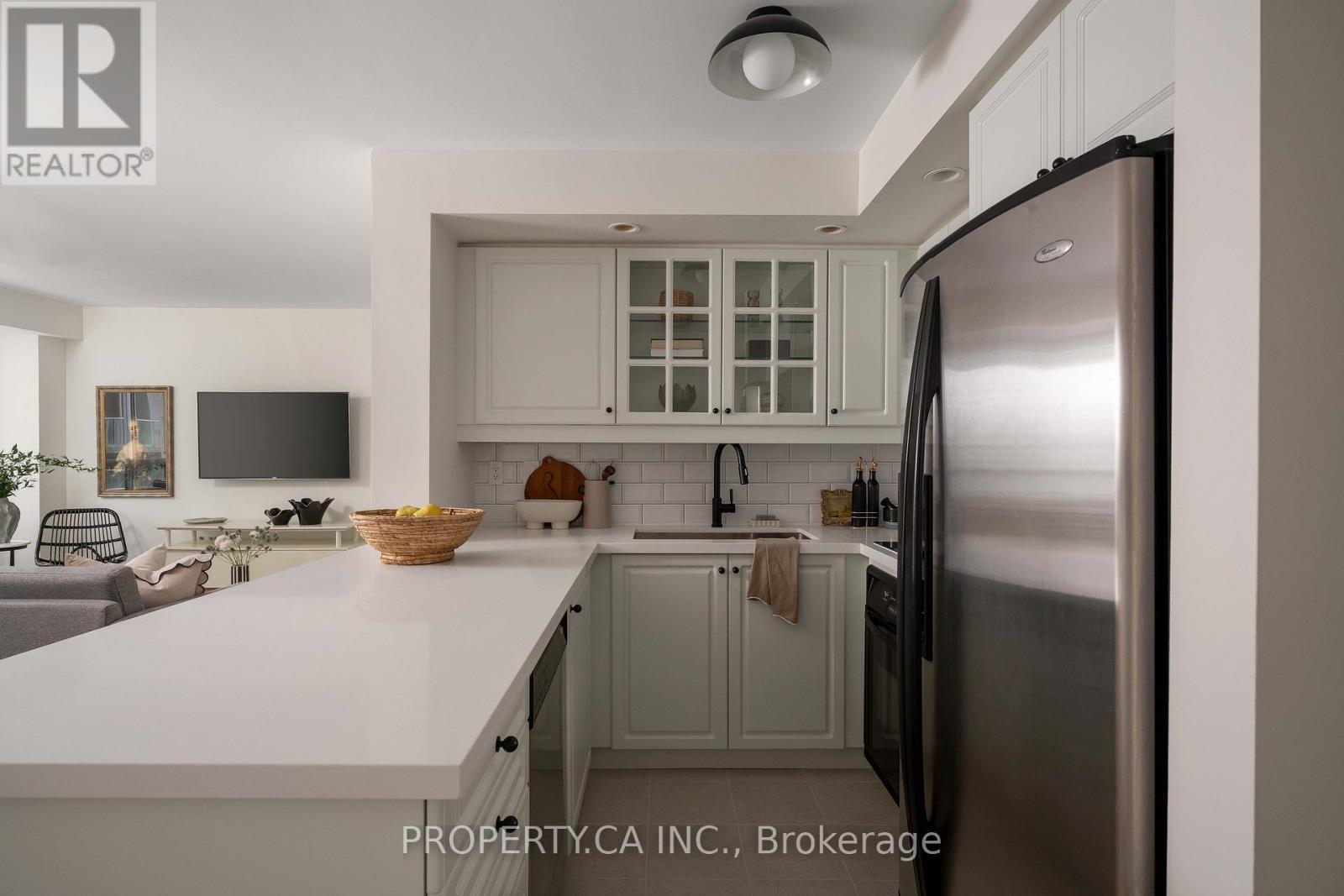 #919 - 140 Simcoe Street, Toronto, Ontario  M5H 4E9 - Photo 2 - C13765060