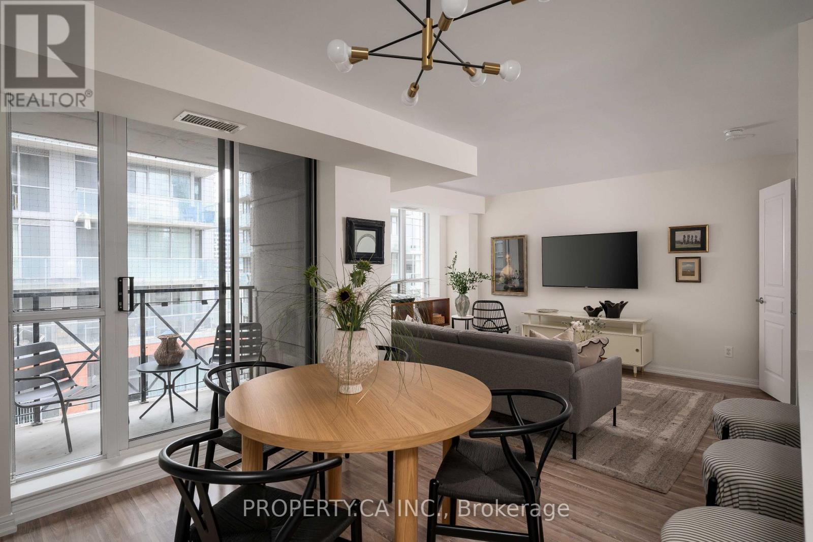 #919 - 140 Simcoe Street, Toronto, Ontario  M5H 4E9 - Photo 3 - C13765060