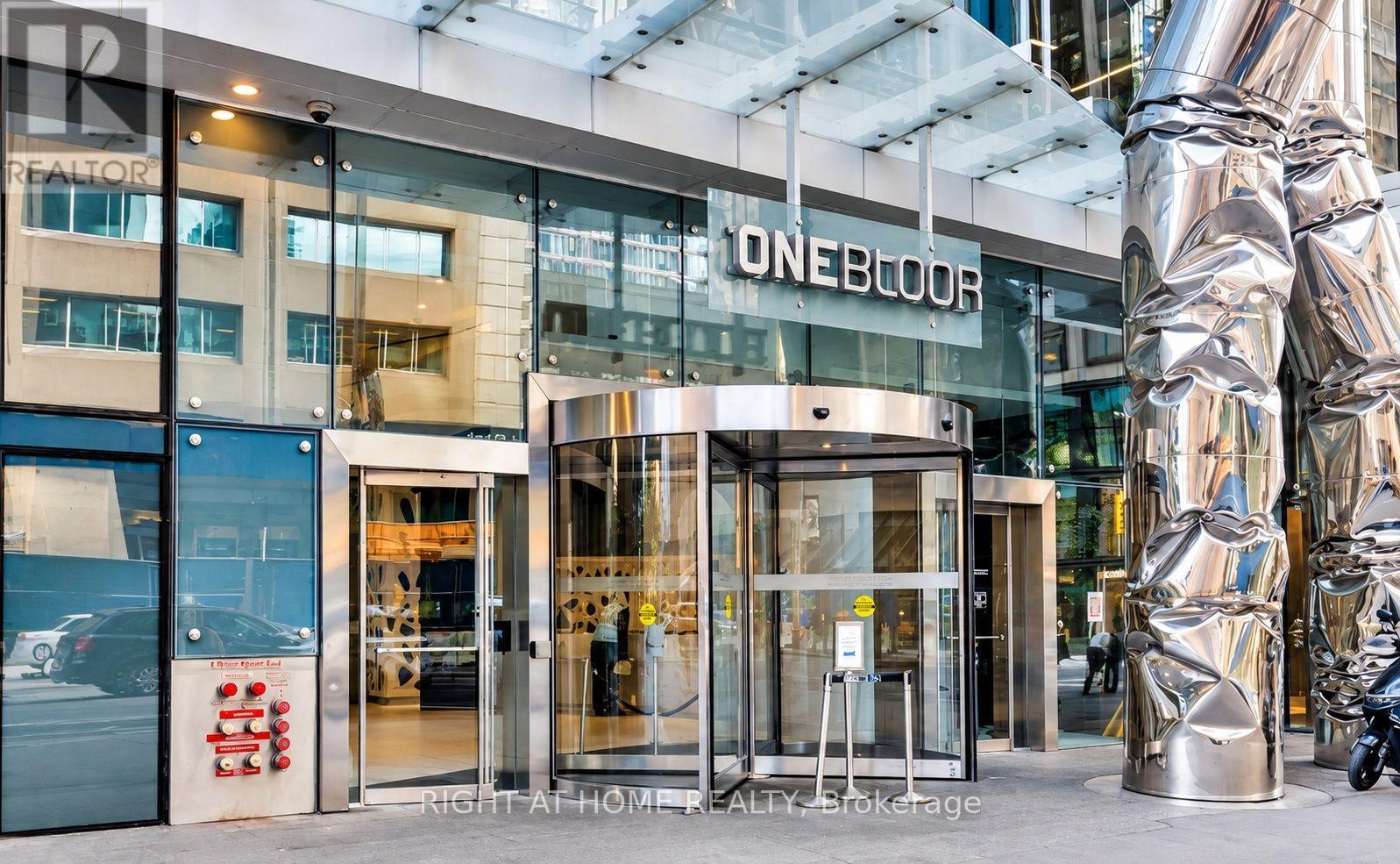 7304 - 1 Bloor East Street E, Toronto, Ontario  M4Y 2Z1 - Photo 3 - C13765274