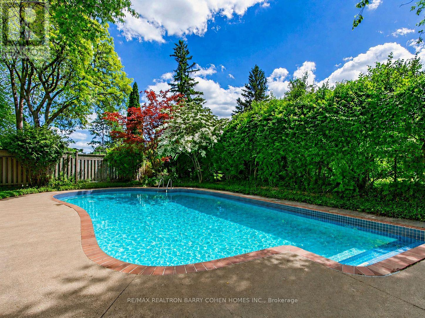8 BOLDMERE CRESCENT, Toronto, Ontario