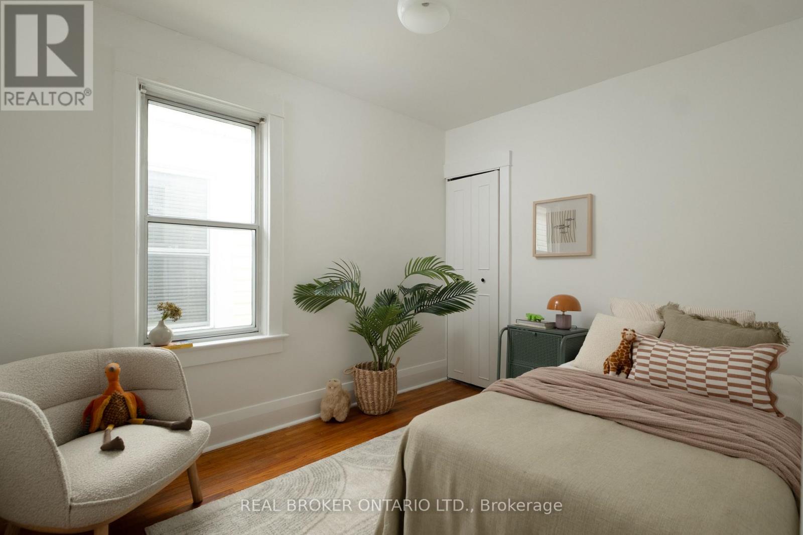22 Stephenson Avenue, Toronto, Ontario  M4C 1G1 - Photo 11 - E13765204