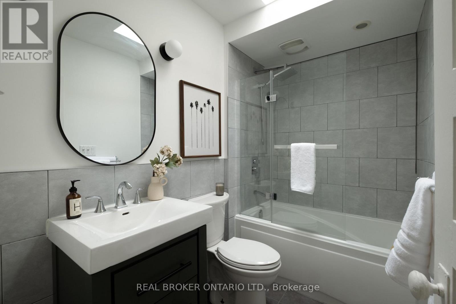 22 Stephenson Avenue, Toronto, Ontario  M4C 1G1 - Photo 13 - E13765204