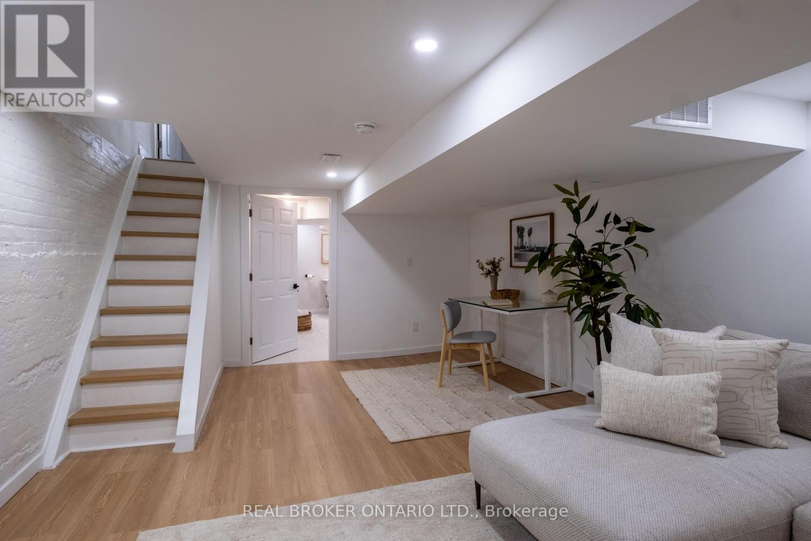 22 Stephenson Avenue, Toronto, Ontario  M4C 1G1 - Photo 15 - E13765204