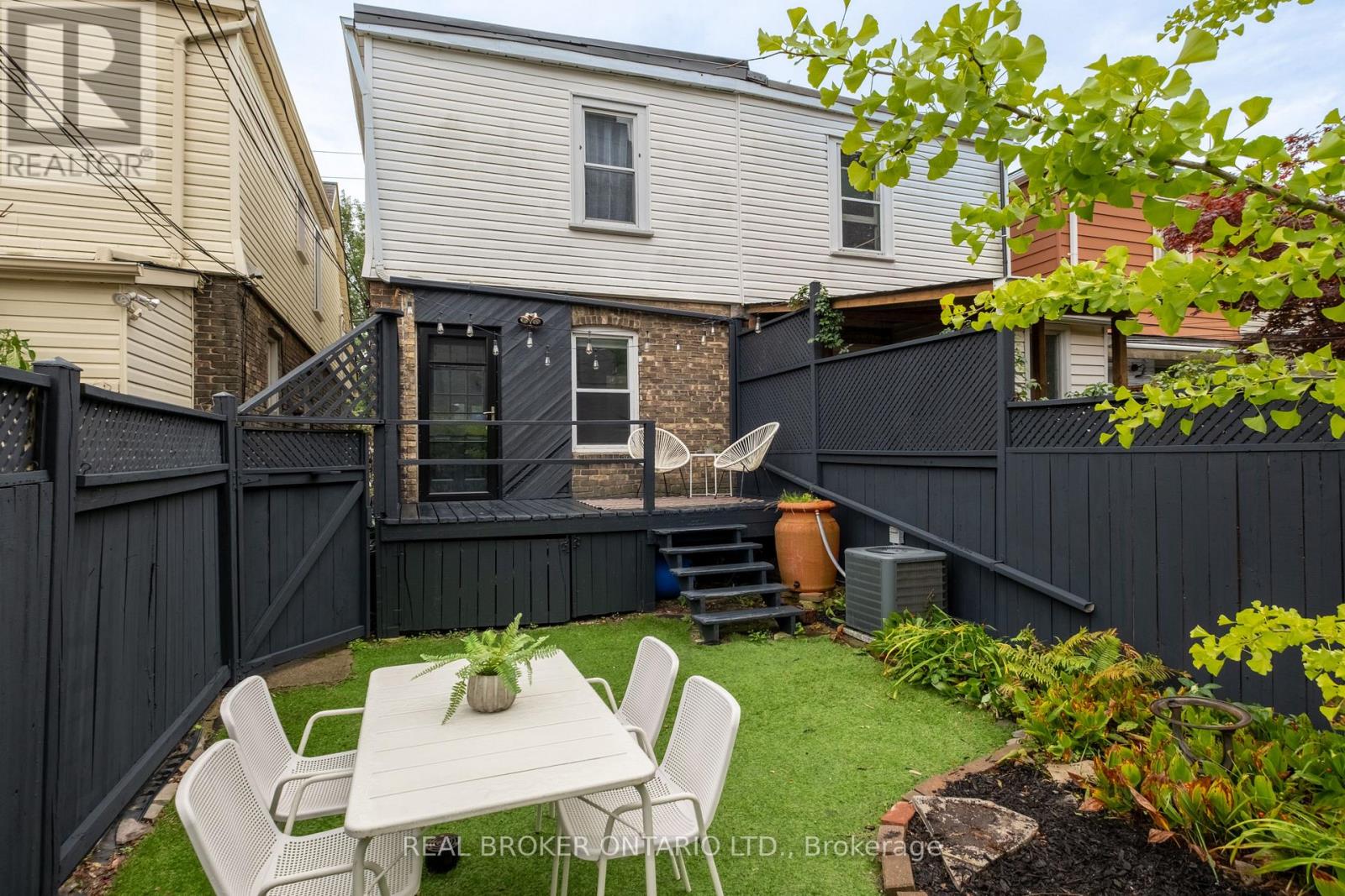 22 Stephenson Avenue, Toronto, Ontario  M4C 1G1 - Photo 18 - E13765204