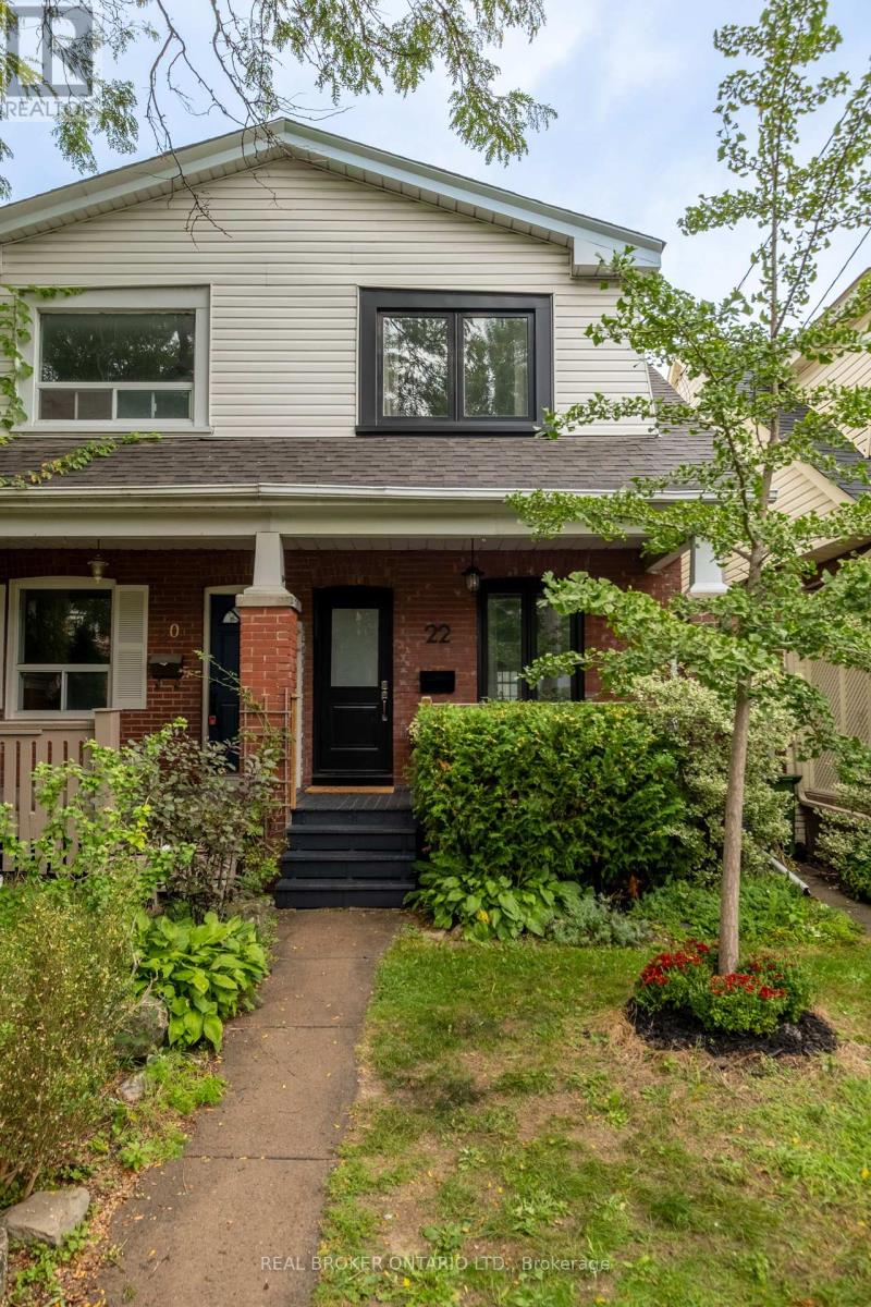 22 Stephenson Avenue, Toronto, Ontario  M4C 1G1 - Photo 2 - E13765204