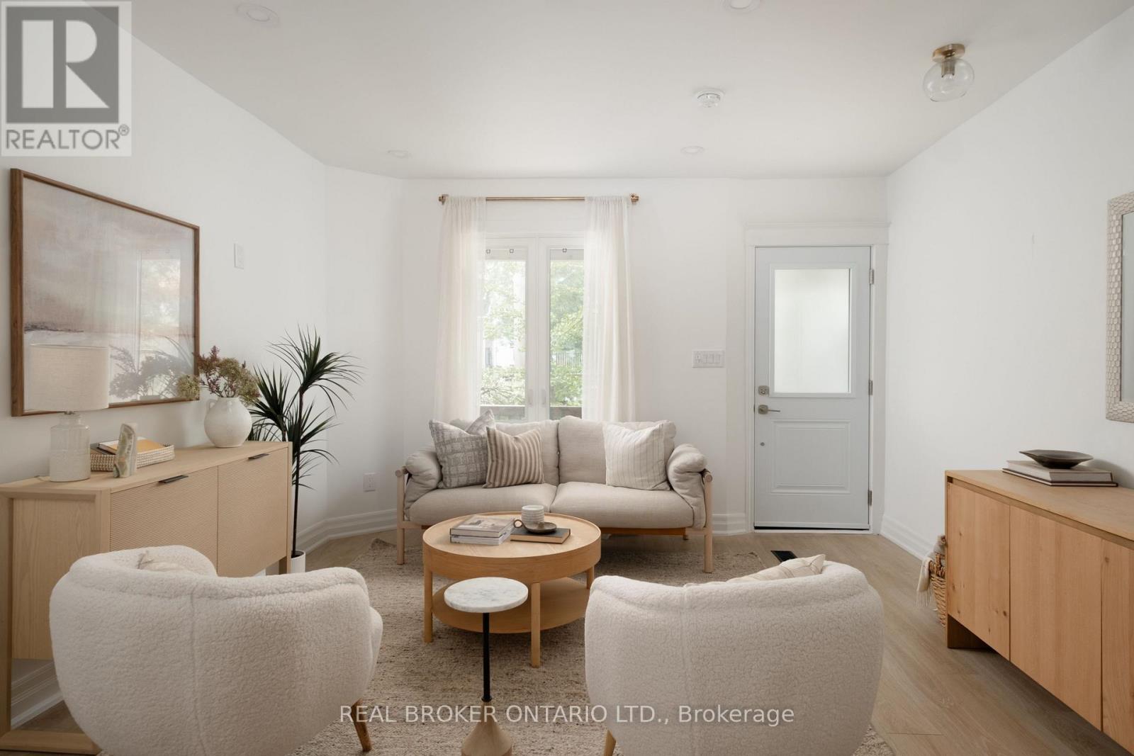 22 Stephenson Avenue, Toronto, Ontario  M4C 1G1 - Photo 3 - E13765204