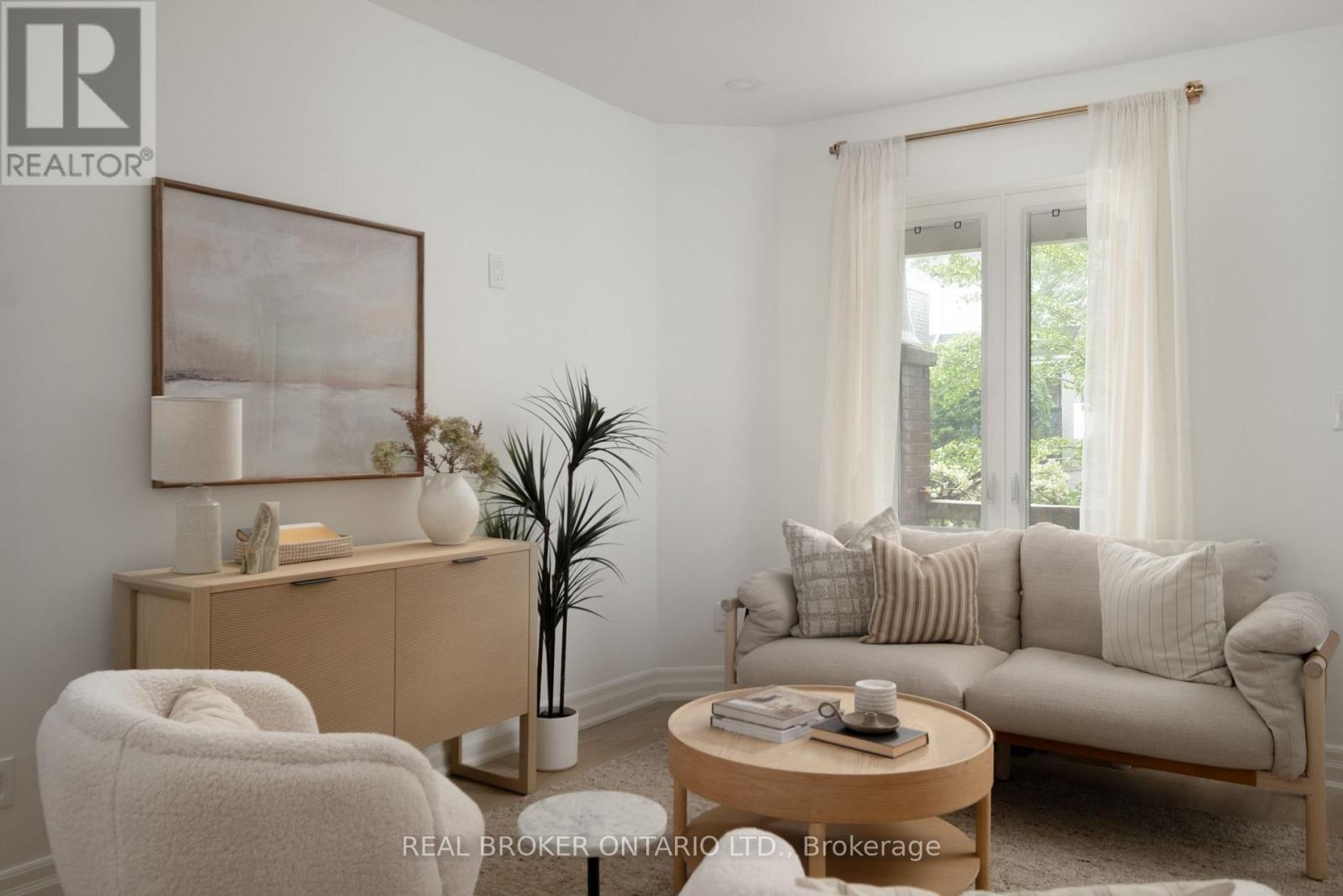 22 Stephenson Avenue, Toronto, Ontario  M4C 1G1 - Photo 4 - E13765204